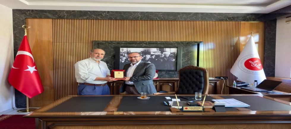 Türkiye Aile Meclisinden İl Müftüsü Celal Büyük hocaya teşekkür plaketi