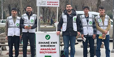 Batman'da Kürtçe seçmeli ders için stant kuruldu