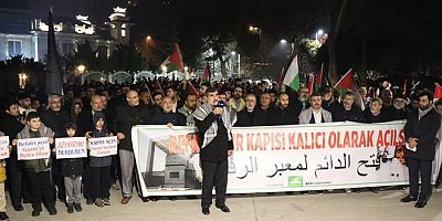 HÜDA PAR'dan Mısır Konsolosluğu önünde açıklama