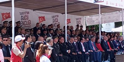 Milli Bayramlarda Millet yok, Arkadaş!