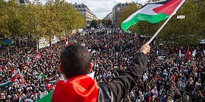 Paris'te, Filistin'e destek gösterisi düzenledi